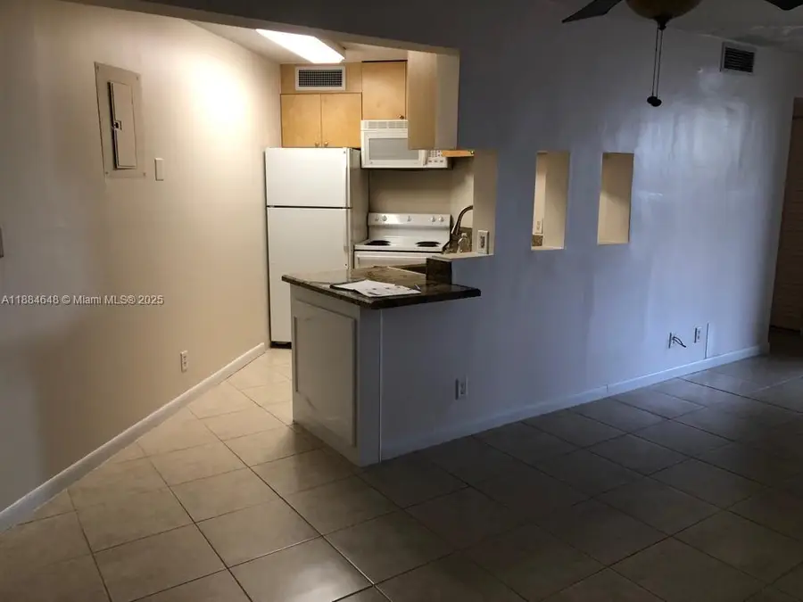 215 Lake Pointe Dr #103, Oakland Park, FL 33309 - Image #2