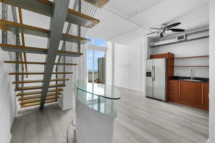 690 Sw 1 Ct #PHII 19, Miami, FL 33130 - Image #2