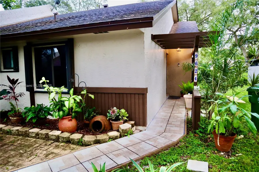 9624 NW 16th Ct, Pembroke Pines, FL 33024 - Image #3