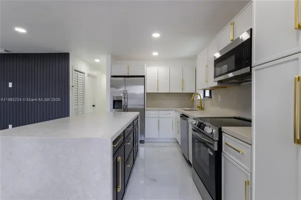 1781 NW 94th St, Miami, FL 33147