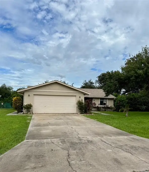 16264 Shadow Pine Rd, Fort Myers, FL 33197