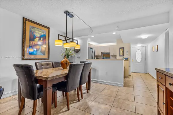 711 S Hollybrook Dr #210, Pembroke Pines, FL 33025