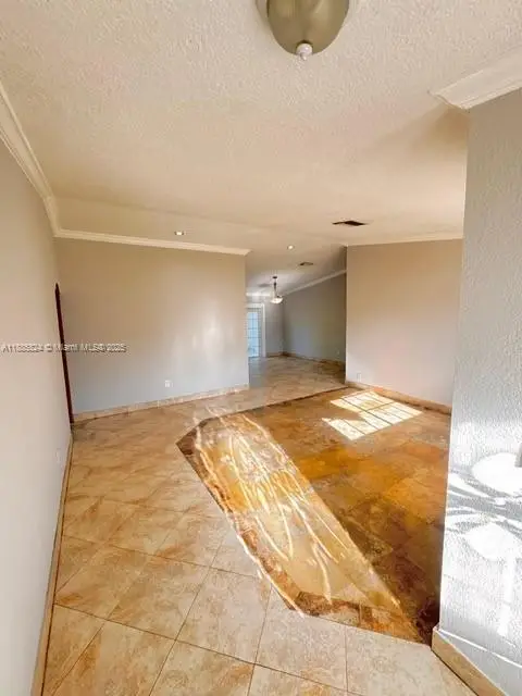 Address Withheld By Seller, Miami, FL 33186 - #2