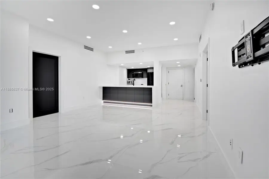 1800 N Bayshore Dr #512, Miami, FL 33132 - Image #2