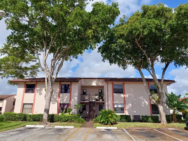 860 NE 209th Ter #101-33, Miami, FL 33179