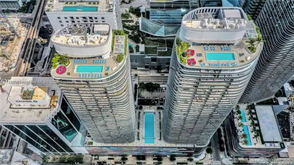 55 SW 9th St #1608, Miami, FL 33131