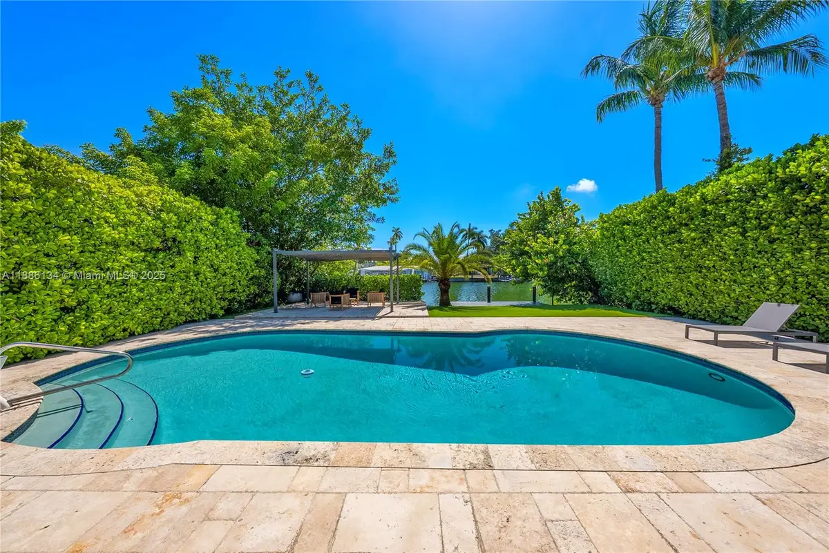 410 S Shore Dr, Miami Beach, FL 33141 - Image #1