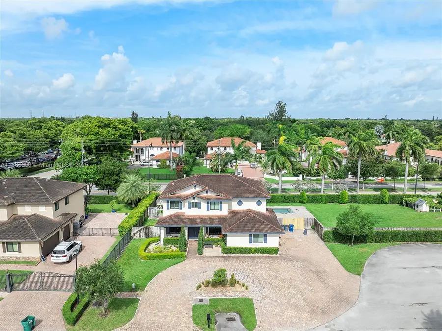 6920 SW 96th Ct, Miami, FL 33173 - Image #2