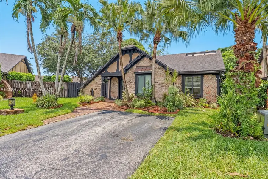 9209 NW 49th Pl, Sunrise, FL 33351 - Image #2