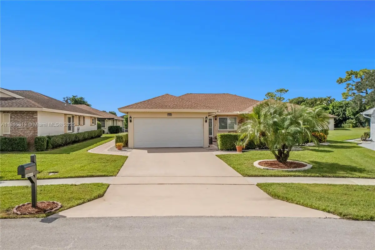 10668 S Greentrail Dr S, Boynton Beach, FL 33436 - Image #1