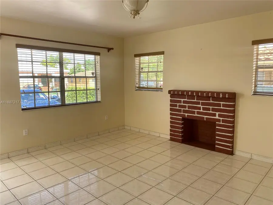 1011 NW 33rd Ave, Miami, FL 33125 - Image #3