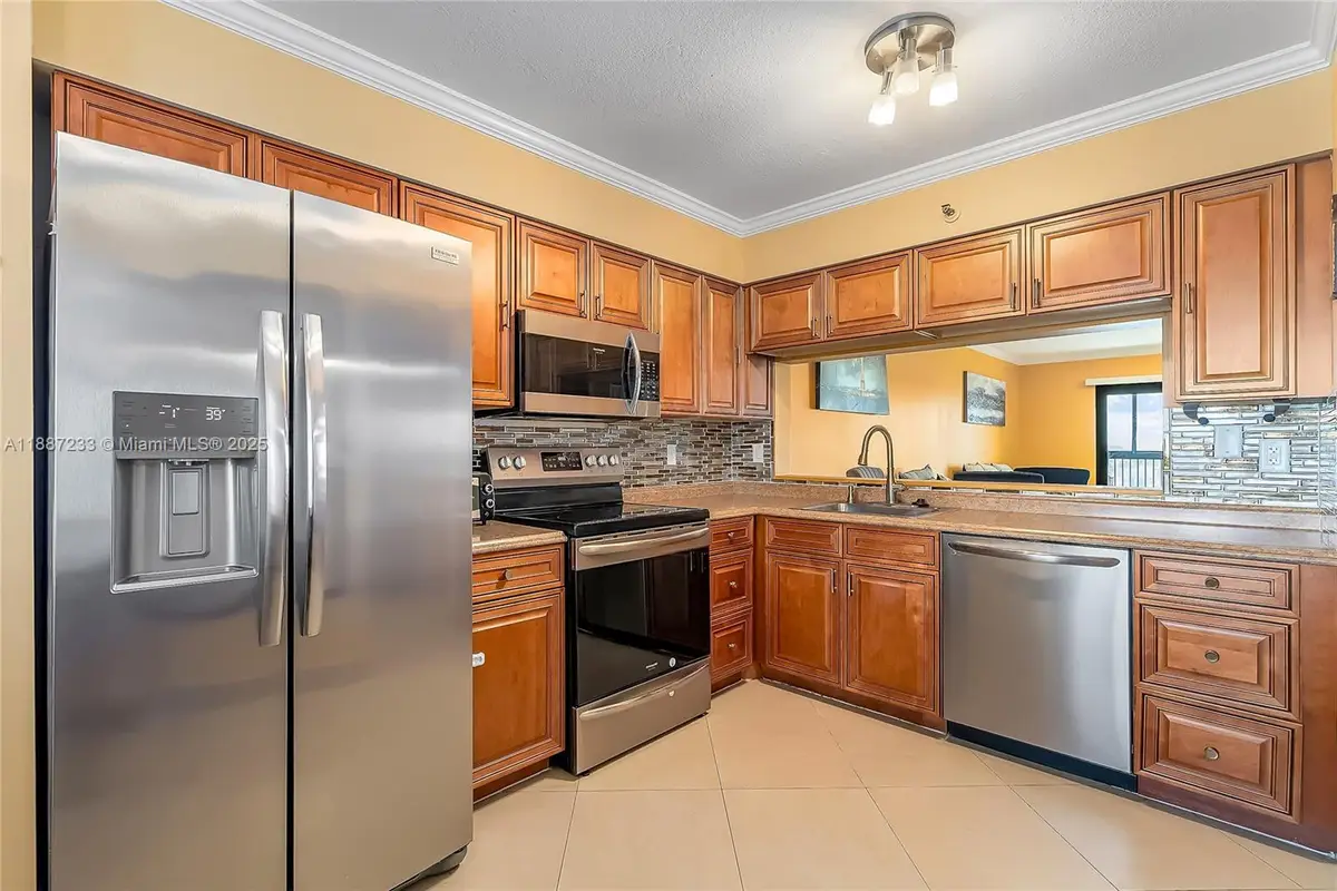 2200 S Cypress Bend Dr #804, Pompano Beach, FL 33069 - Image #1