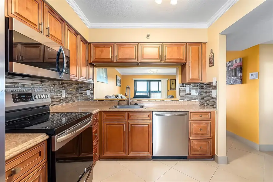 2200 S Cypress Bend Dr #804, Pompano Beach, FL 33069 - Image #3