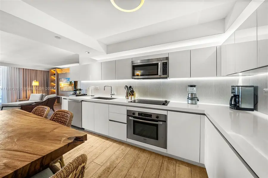 102 24th St #1215, Miami Beach, FL 33139 - Image #2