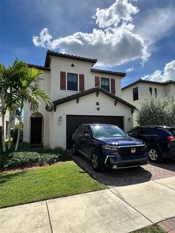 3214 W 97th St, Hialeah, FL 33018