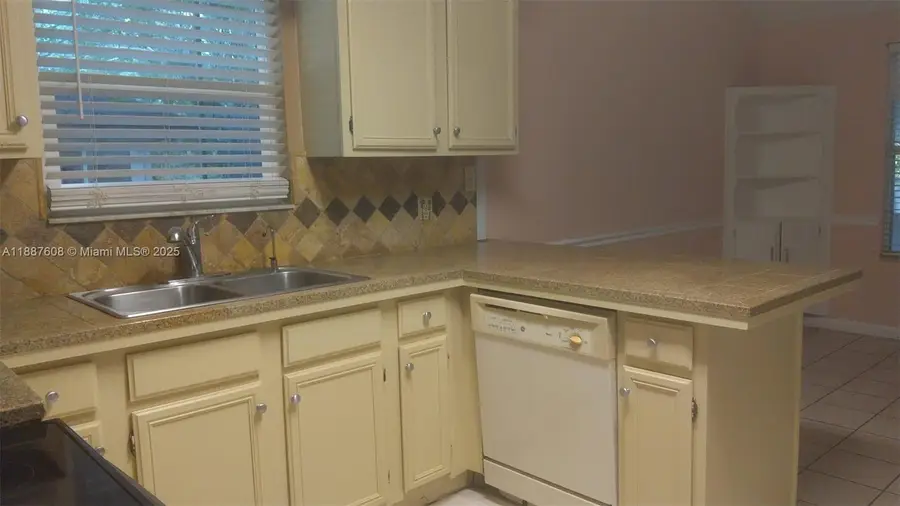 4828 E Pinewood Ave, Jacksonville, FL 32257 - Image #3