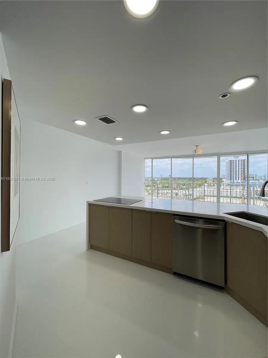 7601 E Treasure Dr #1011, North Bay Village, FL 33141 - Image #2