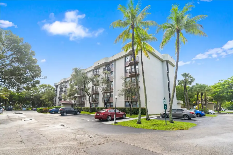 2701 Riverside Dr #413-B, Coral Springs, FL 33065 - Image #3