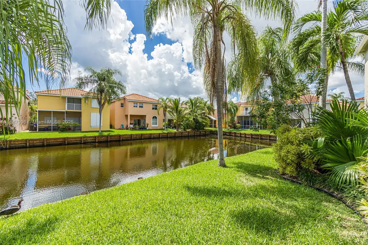 1526 E Lake Ct, Hollywood, FL 33020 - Image #1