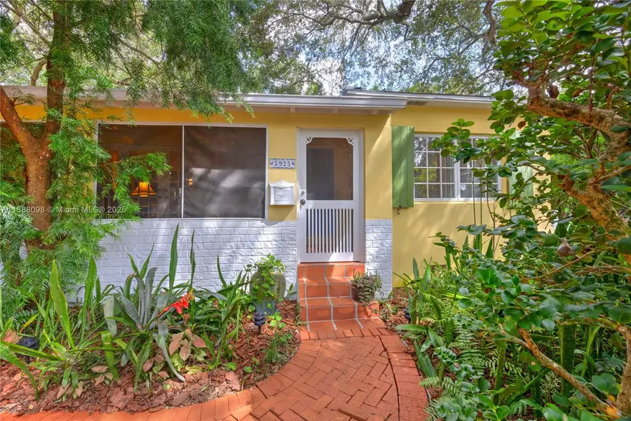 5925 SW 51st St, Miami, FL 33155 - Image #2
