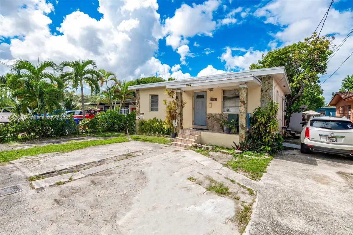 810 NW 24th Ct, Miami, FL 33125 - Image #1