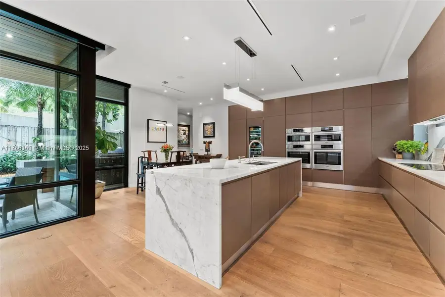 2803 Crystal Ct, Coconut Grove, FL 33133 - Image #3