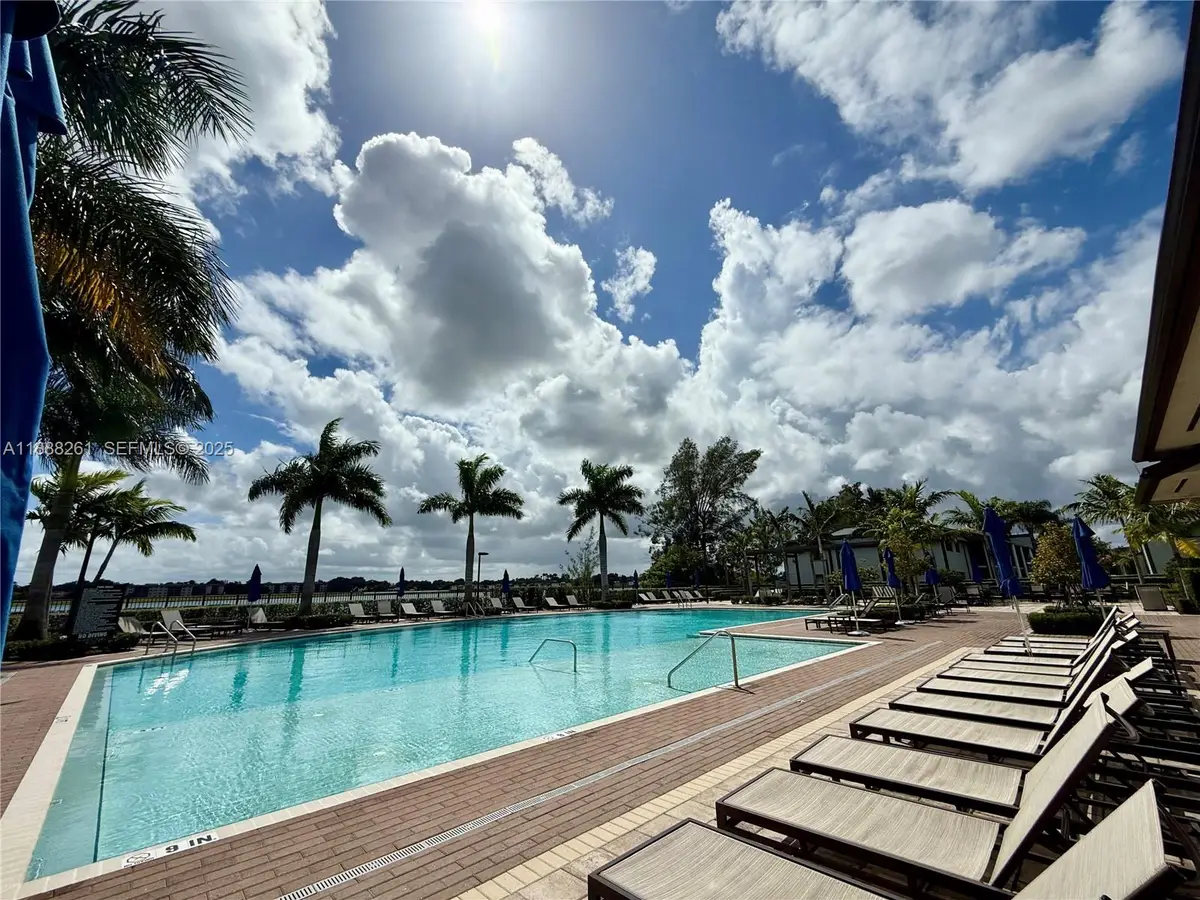 400 NE 208th Ter #400, Miami, FL 33179 - Image #1