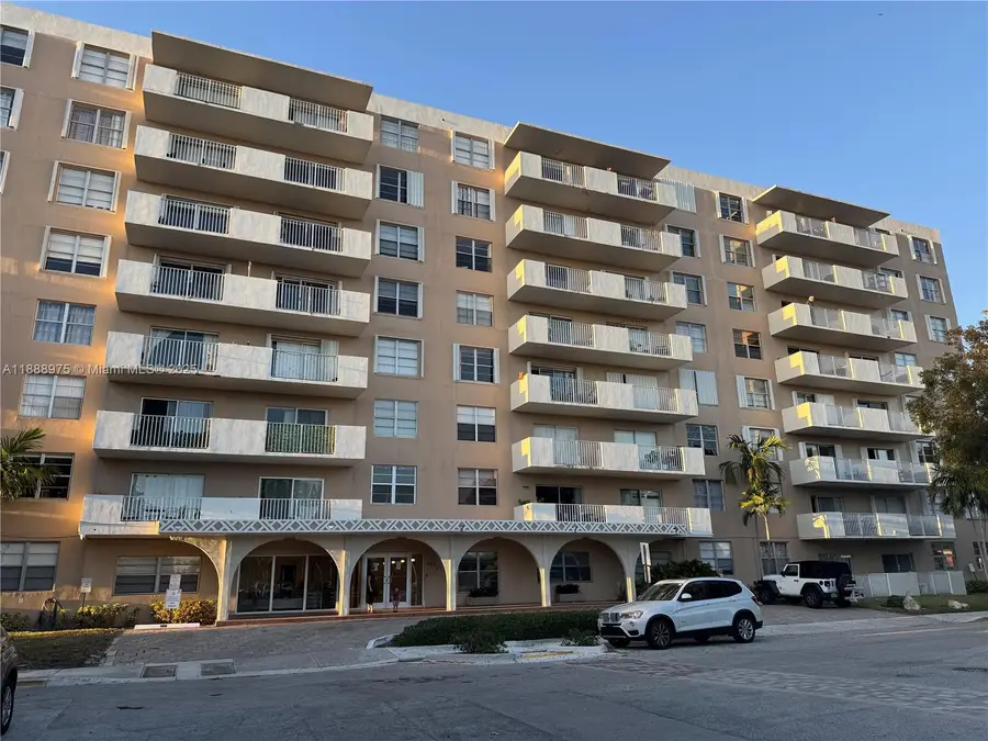 1455 N Treasure Dr #3C, North Bay Village, FL 33141 - Image #2