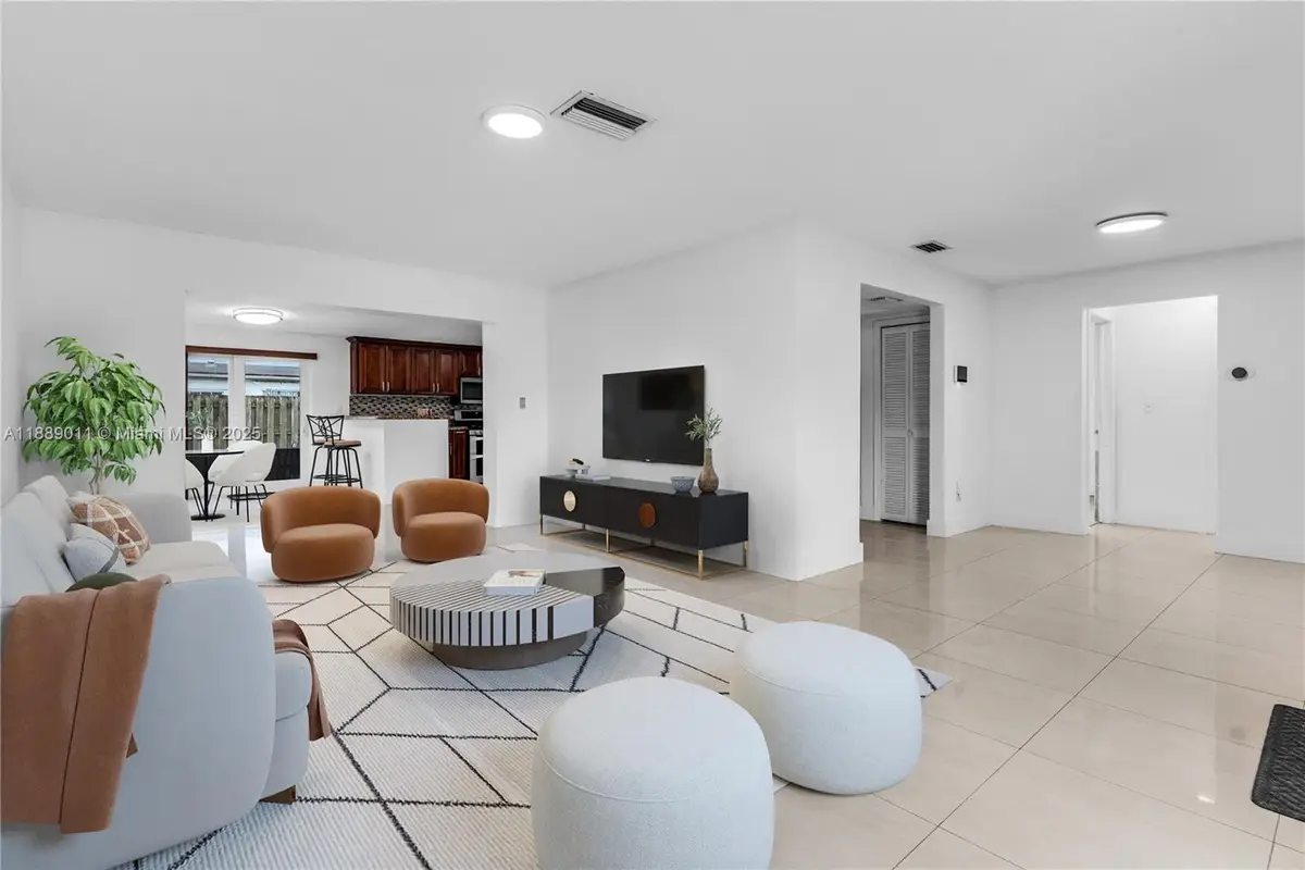 8310 NW 26th St, Sunrise, FL 33322 - Image #1