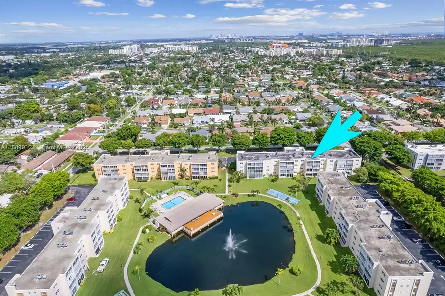 206 SE 10th St #303, Dania Beach, FL 33004 - Image #2