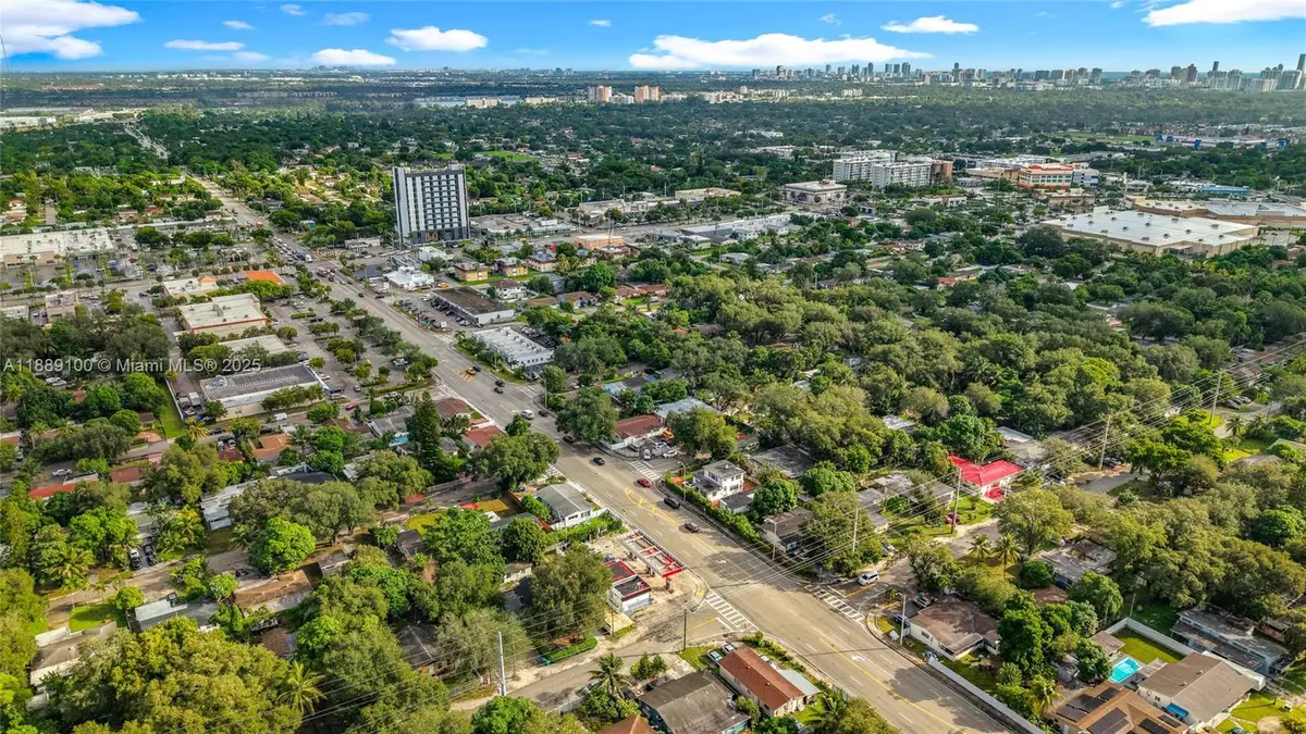 605 NE 164th St, Miami, FL 33162 - Image #1