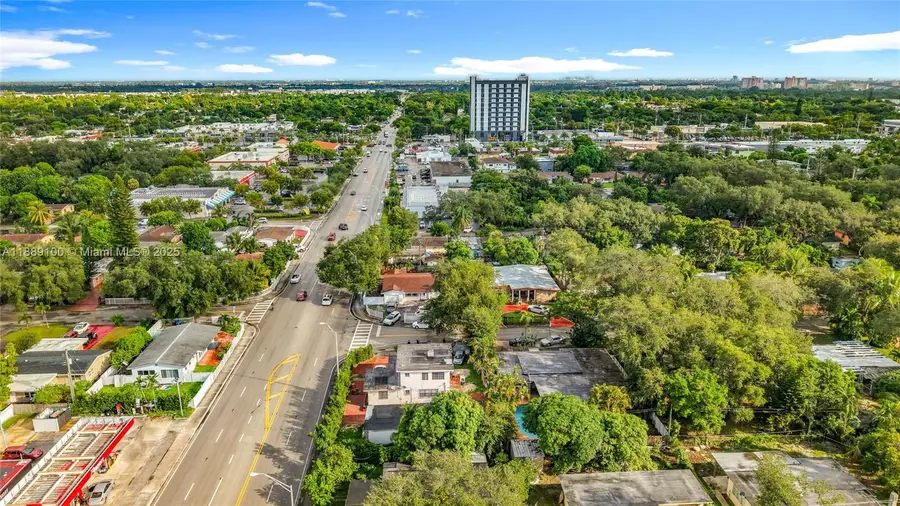 605 NE 164th St, Miami, FL 33162 - Image #3