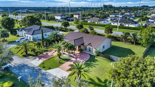 13261 SW 216th Ter, Miami, FL 33170