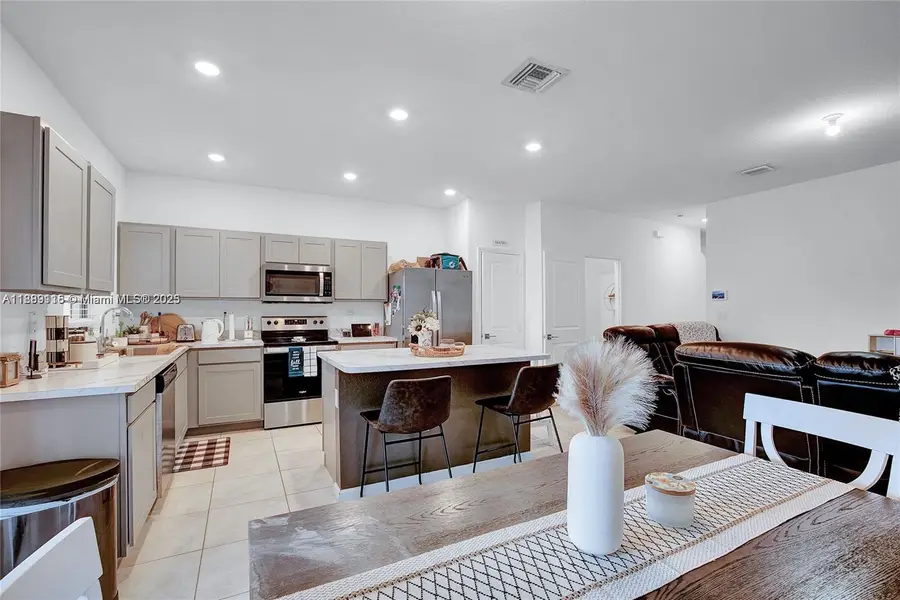 1160 SW 7th Ct, Florida City, FL 33034 - Image #2