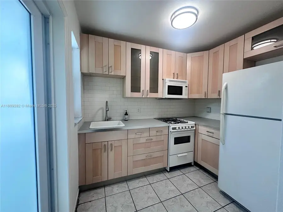 11201 NE 10th Ave, Biscayne Park, FL 33161 - Image #3