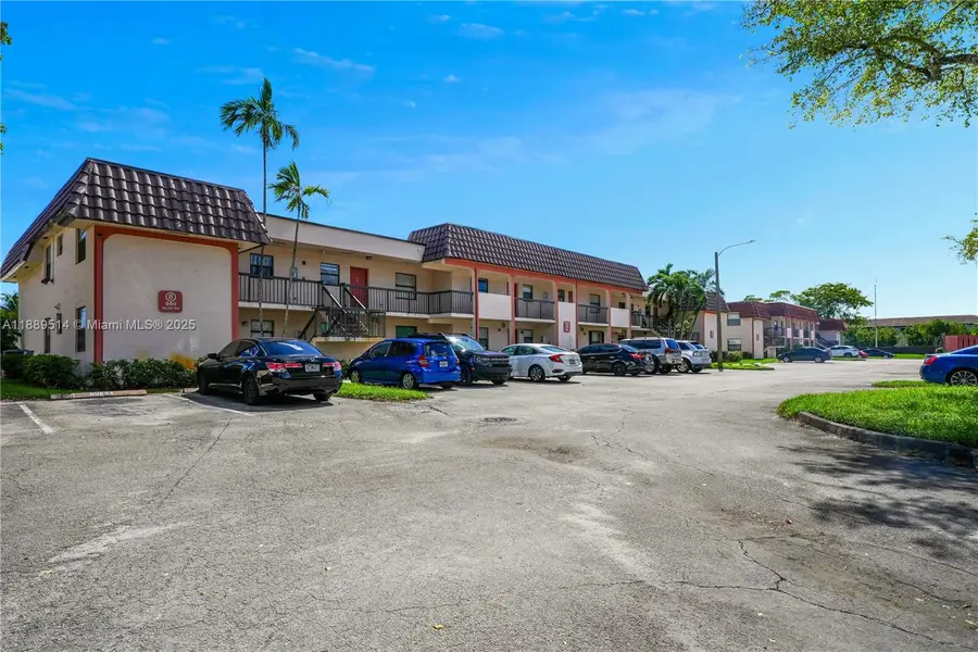 860 NE 207th Ter #8-106, Miami, FL 33179 - Image #3