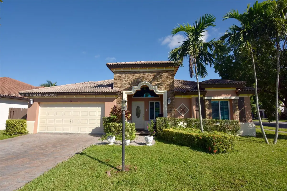3591 NE 10th Dr, Homestead, FL 33033 - Image #1