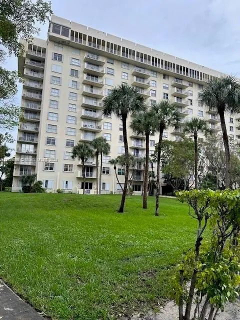 Address Withheld By Seller, Miami, FL 33181