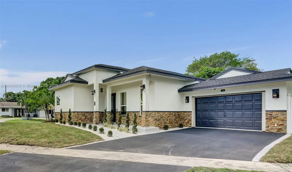 300 W Chaminade Dr, Hollywood, FL 33021 - Image #1