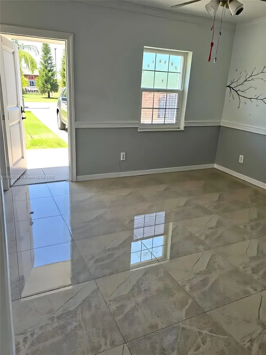 1698 NE 182nd St, North Miami Beach, FL 33162 - Image #1