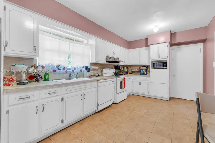 235 NE 123rd St, North Miami, FL 33161 - Image #3