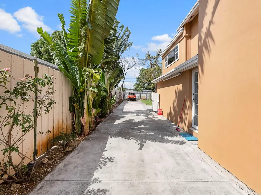 911 E 14th Pl, Hialeah, FL 33010 - Image #3