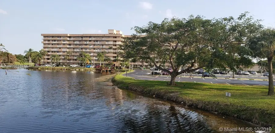 250 Jacaranda Dr #305, Plantation, FL 33324 - Image #2