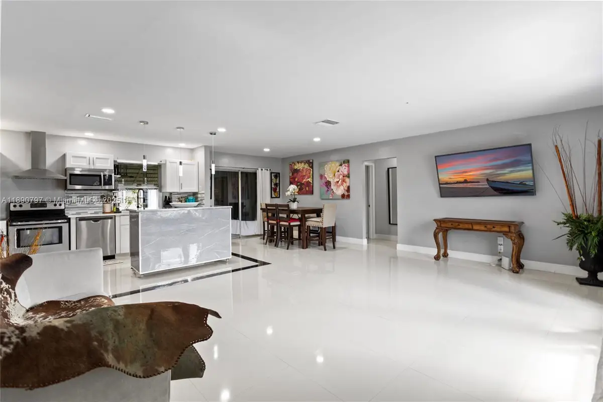 8517 NW 57th Ct, Tamarac, FL 33321 - #1