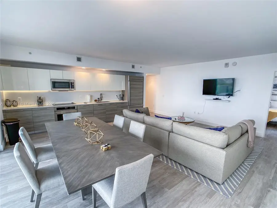 121 NE 34th St #908, Miami, FL 33137 - Image #2