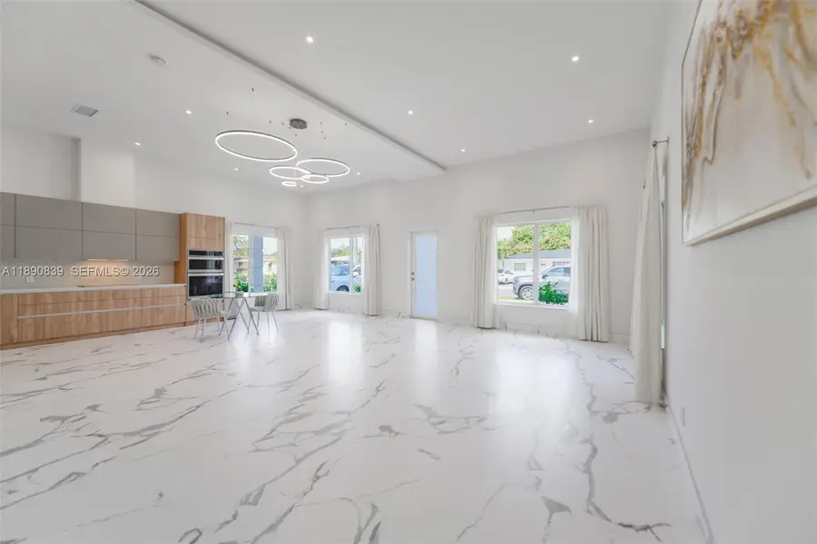 635 SW 9th St, Hallandale Beach, FL 33009 - #2