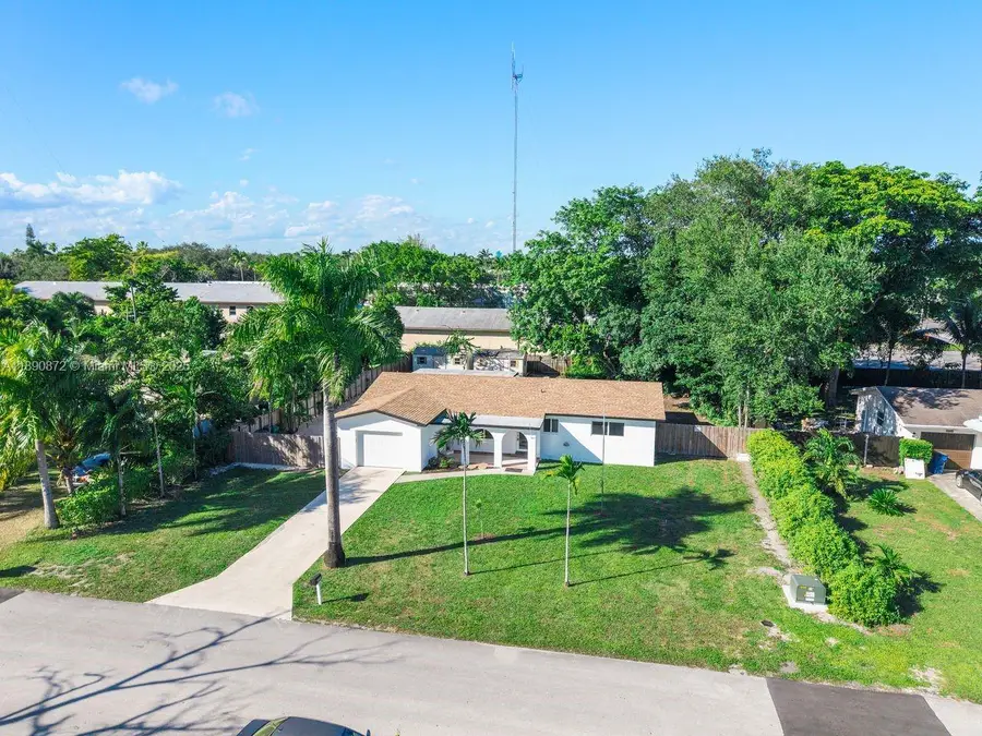 4871 SW 36th Ct, Pembroke Park, FL 33023 - Image #2