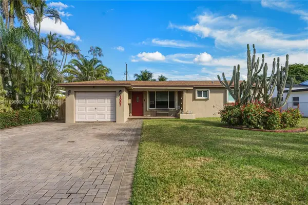 1007 N Golf Dr, Hollywood, FL 33021