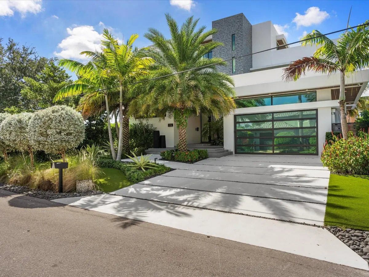 1736 SE 14th St, Fort Lauderdale, FL 33316 - Image #1