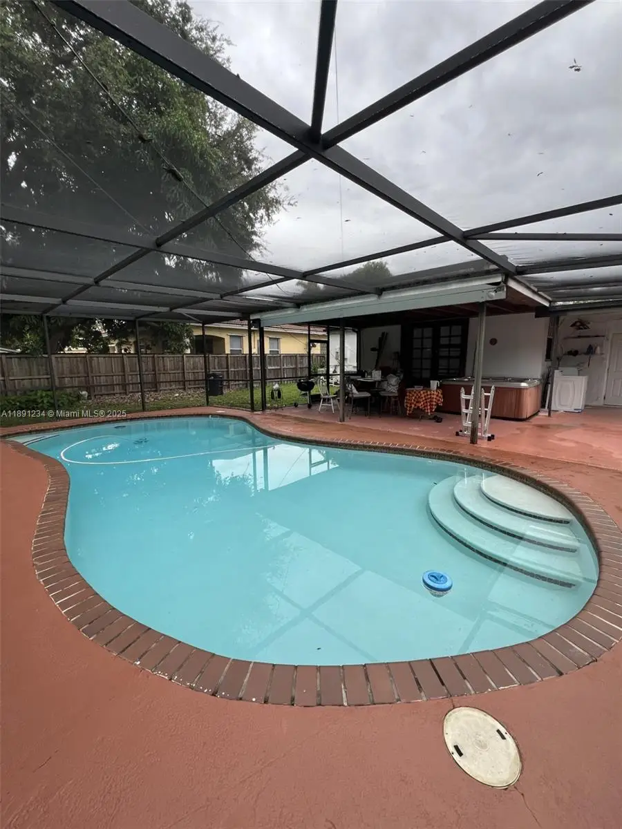 61 Truxton Dr, Miami Springs, FL 33166 - Image #2